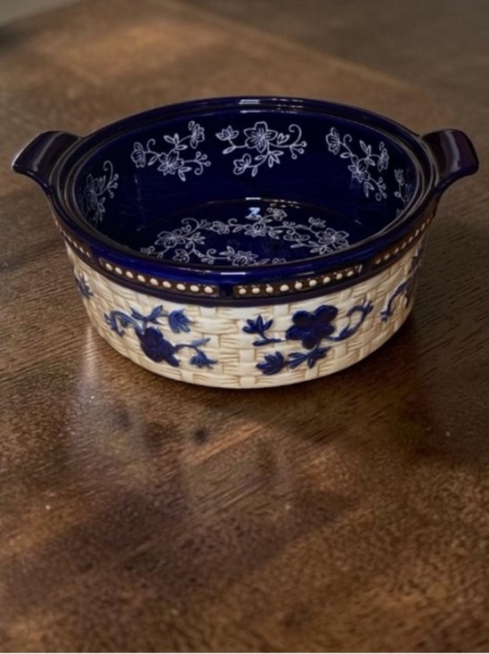 Temp-Tations Other - TEMP-TATIONS 2 QT CASSEROLE DISH Floral Lace Basketweave Design Blue Tan White